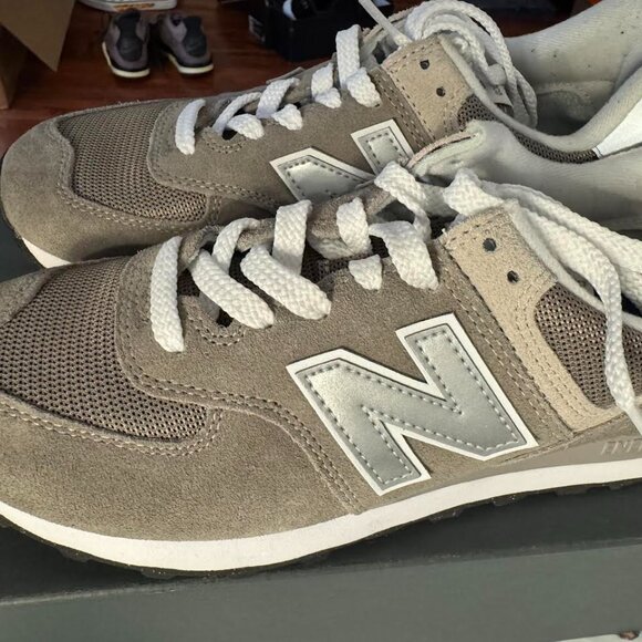New Balance Classics 574 Core Men's Shoes Grey/White : 8 D-Medium, Suede/Textile - Picture 2 of 8